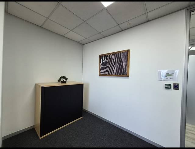 52M² OFFICE TO LET IN SANDTON CENTRAL